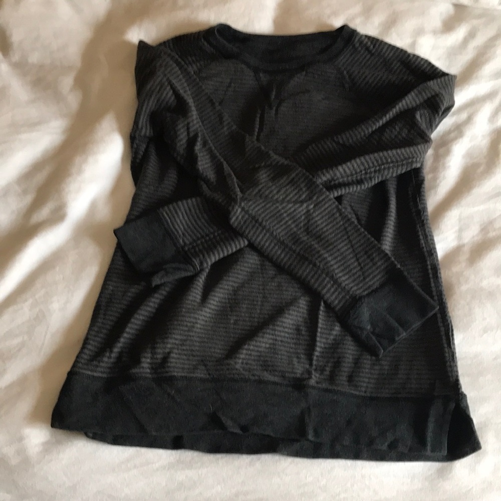 Lululemon gray REVERSIBLE long sleeve tee